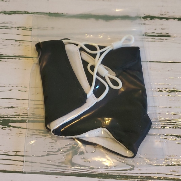 NWOT Face Mask - Picture 6 of 7